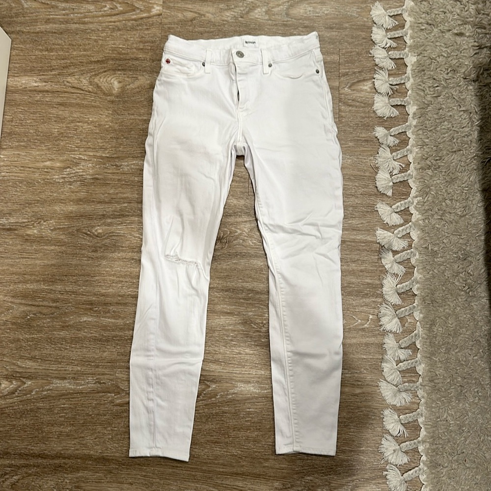 Cute white jeans for summer ☀️